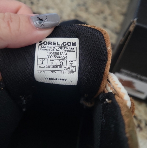 Youth sorel Waterproof boot sz4 - Picture 7 of 9